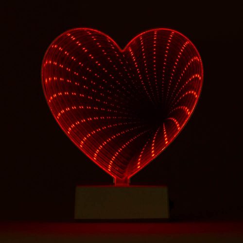 מנורת לילה לד מעוצבת לב אדום עם תאורה אינסופית לחדרי ילדים K600077
