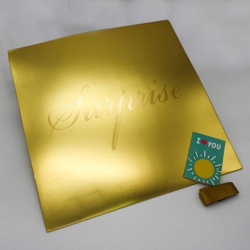 קופסא מתפוצצת גדולה בצבע זהב עם סרט סטן זהב K400375-1