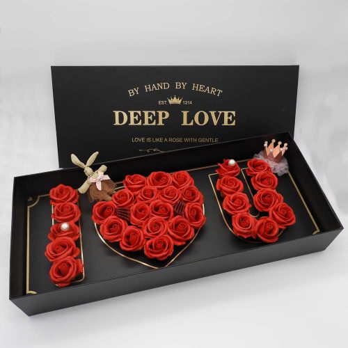 סידור פרחי סבון ורדים אדומים בקופסת מתנה ענקית K400390