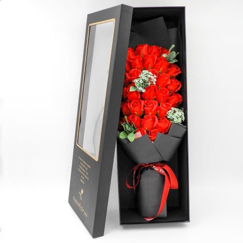 סידור זר פרחי סבון ענק ורדים אדומים בקופסת מתנה ענקית בצלופן שחור K400398