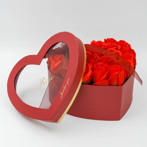 פרחים בקופסא מסבון אדומה בצורת לב K400430