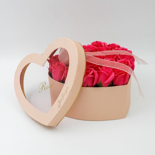 פרחים בקופסא מסבון ורודה בצורת לב K400431