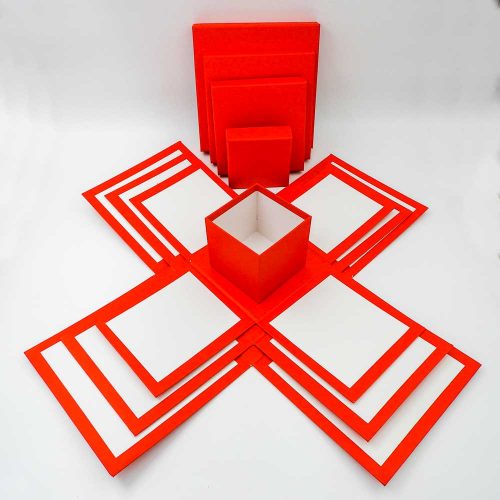 קופסת תמונות נפתחת אדומה מרובעת - 4 קופסאות עם תמונות K400432-1