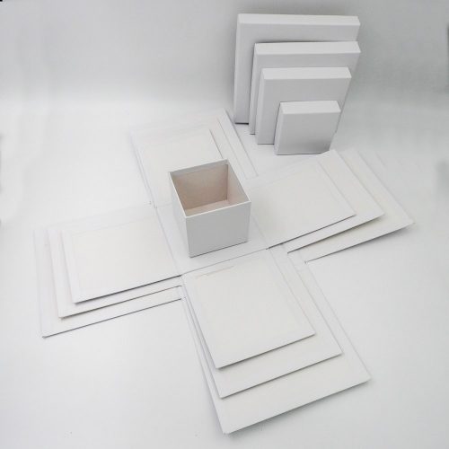 קופסת תמונות נפתחת לבנה מרובעת - 4 קופסאות עם תמונות K400433-1