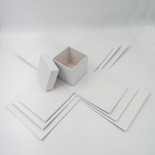 קופסת תמונות נפתחת לבנה מרובעת - 4 קופסאות עם תמונות K400433