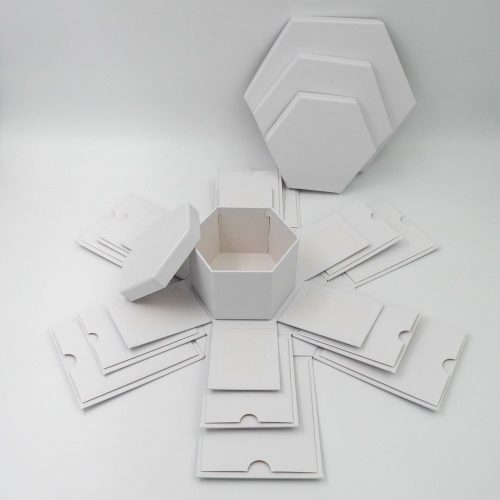 קופסת תמונות נפתחת לבנה משושה - 4 קופסאות עם תמונות K400435-1