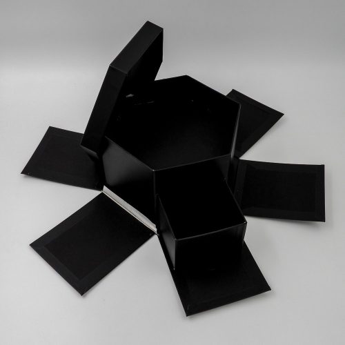 קופסת תמונות נפתחת שחורה משושה - קופסא עם תמונות ומגירה K400436