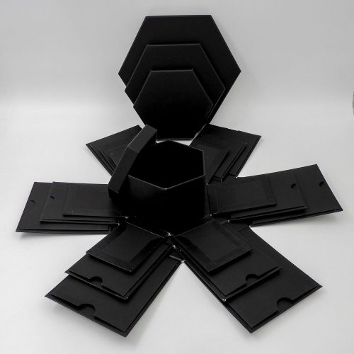 קופסת תמונות נפתחת שחורה משושה - 4 קופסאות עם תמונות K400442