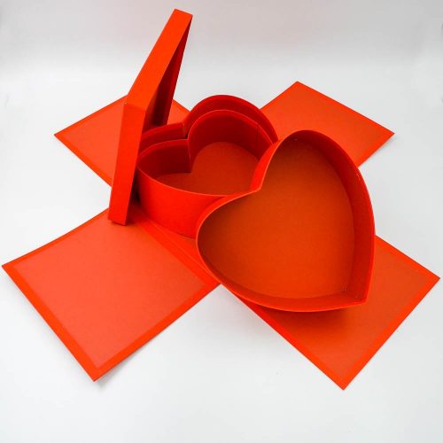 קופסת תמונות נפתחת אדומה מרובעת עם לב כפול - קופסא עם תמונות K400446-1
