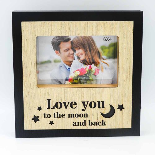 מסגרת לתמונה מתנה לבן ובת הזוג LOVE YOU עם מסגרת שחורה מעץ אור וחריטה K600187-1