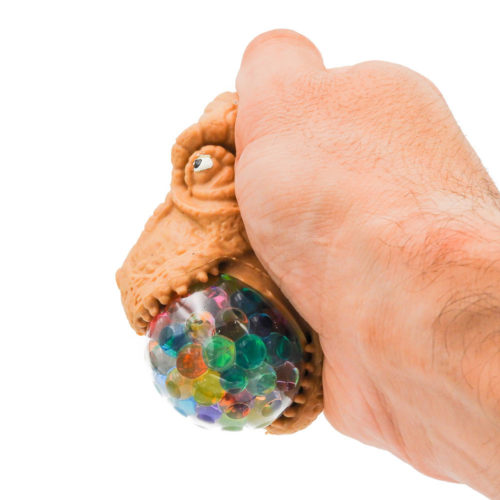 כדור ענבים ראש דינוזאור עם כדורי מים צבעוניים חום