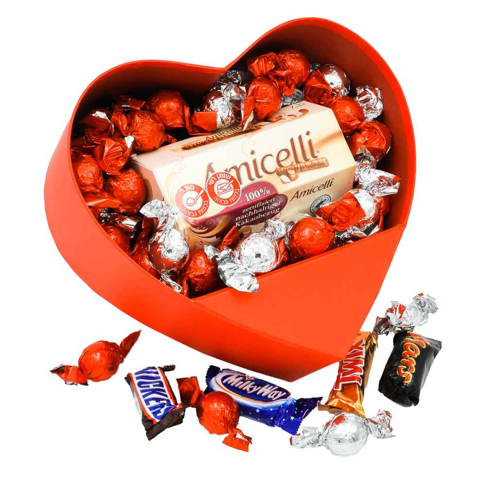 מארז שוקולד מפנק ליום הולדת עם 50 שוקולדים בקופסת לב אדומה K000059