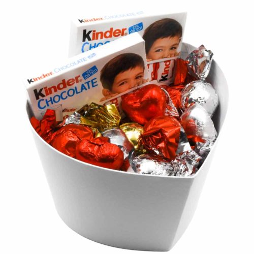 מארז שוקולדים קטן בקופסת לב לבנה וצלופן K000043N