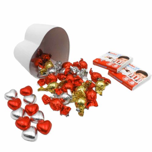 מארז שוקולדים קטן בקופסת לב לבנה וצלופן K000043N1