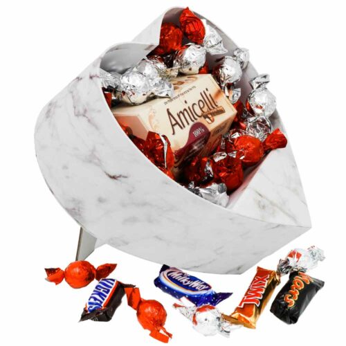 מארז שוקולד מפנק עם 50 שוקולדים בקופסת לב לבנה K000062-2